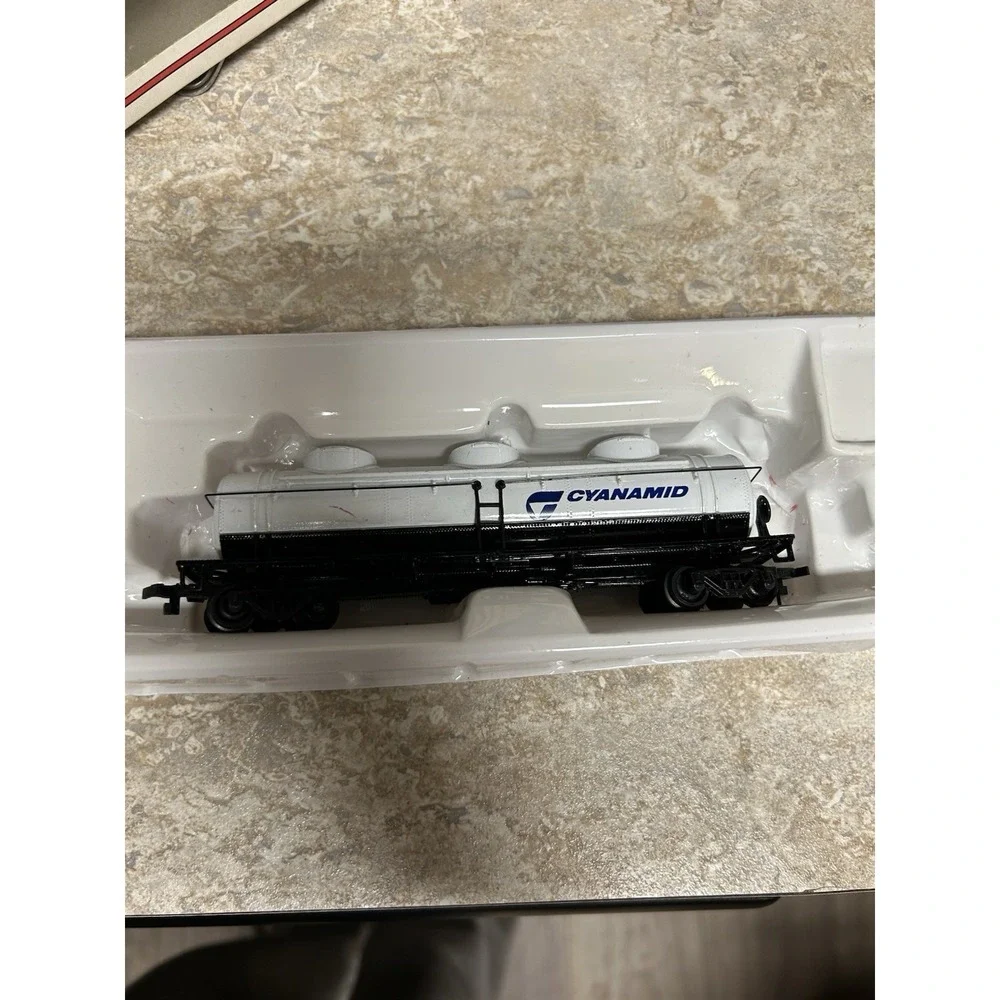 Bachmann HO Scale Tanker Car Tanker Car Cyanamid Train Pre-owned - Picture 7 of 8